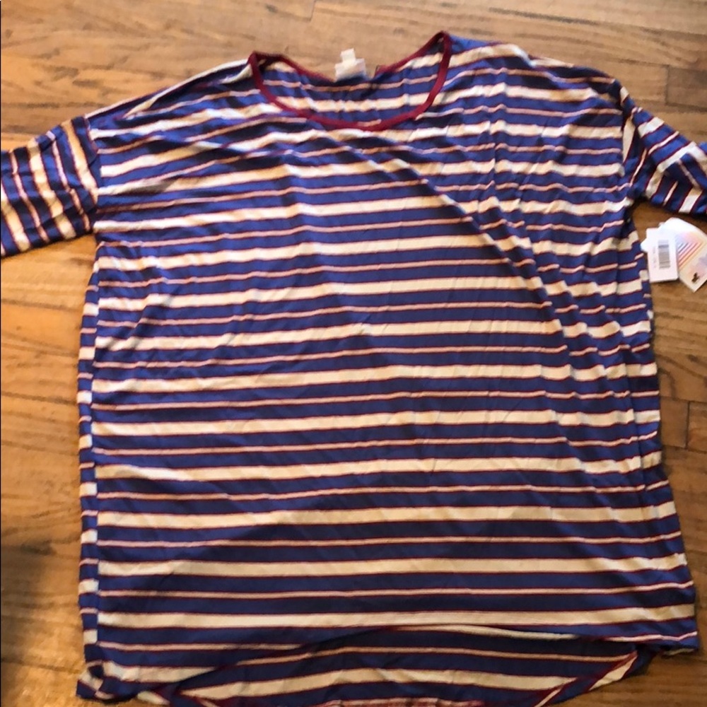 New lularoe shirt woman’s size 2X great color